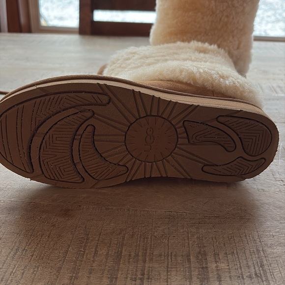 Like new uggs. - Picture 3 of 3